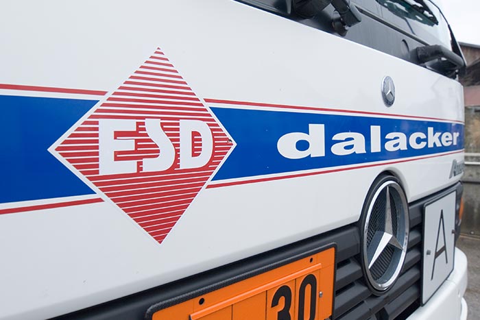 Mercedes LKW mit ESD Dalacker Beschriftung